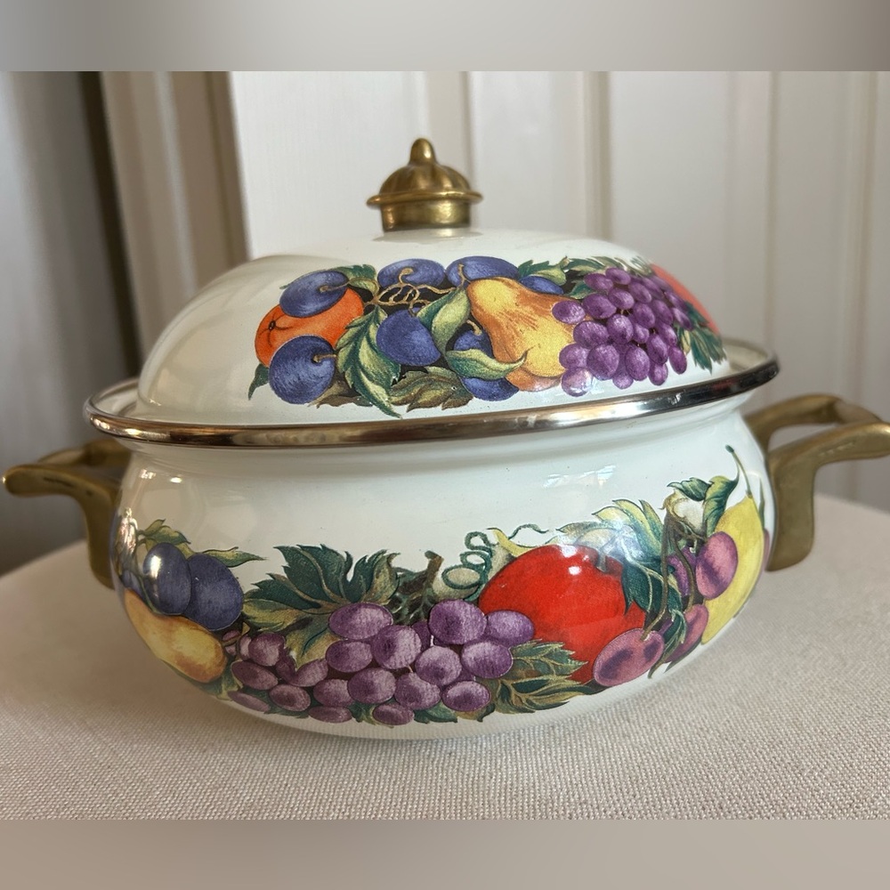 Vintage Cornucopia Kitchen Enamel Casserole Dutch Oven Fruit Design 2.5 Quart